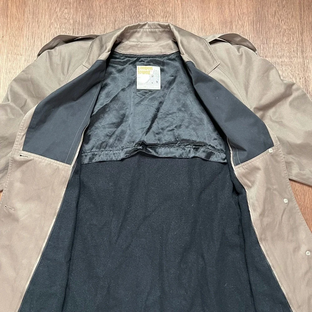 London Towne Vintage Trench Coat Tan Taupe Zip Out Lining Mens 14 Reg RN 68369 - Picture 7 of 13